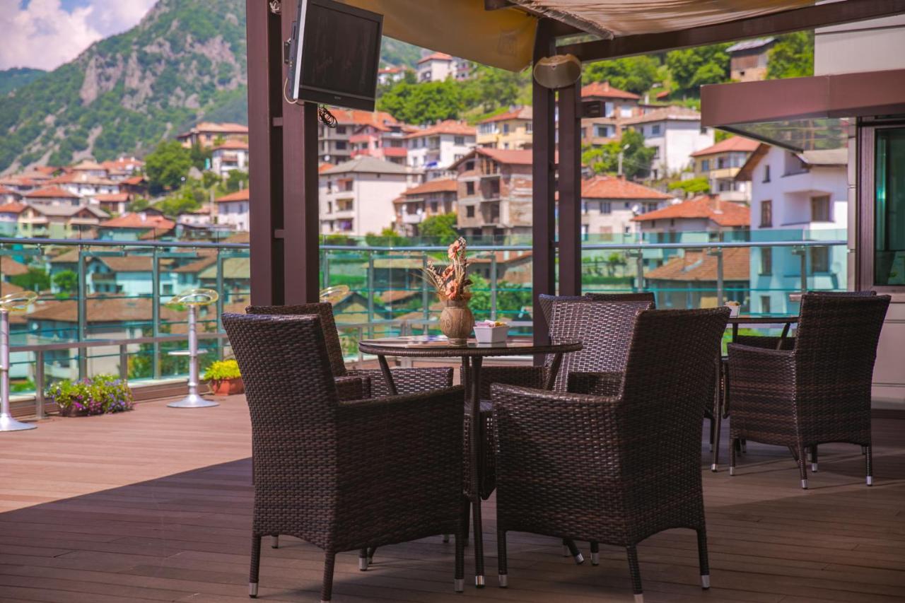 Spa Hotel Persenk Devin Ngoại thất bức ảnh The hotel's terrace