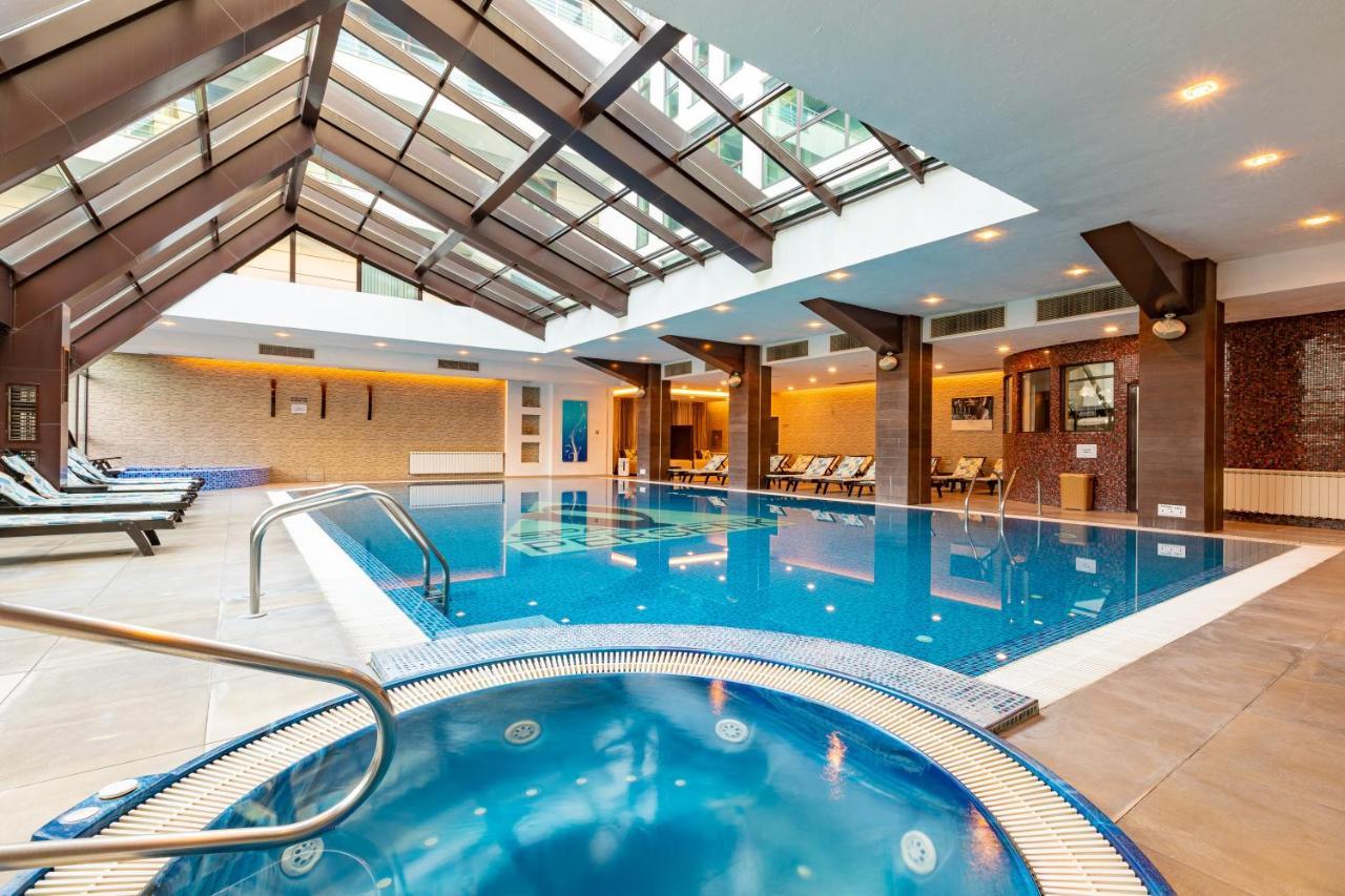 Spa Hotel Persenk Devin Ngoại thất bức ảnh The swimming pool at the hotel