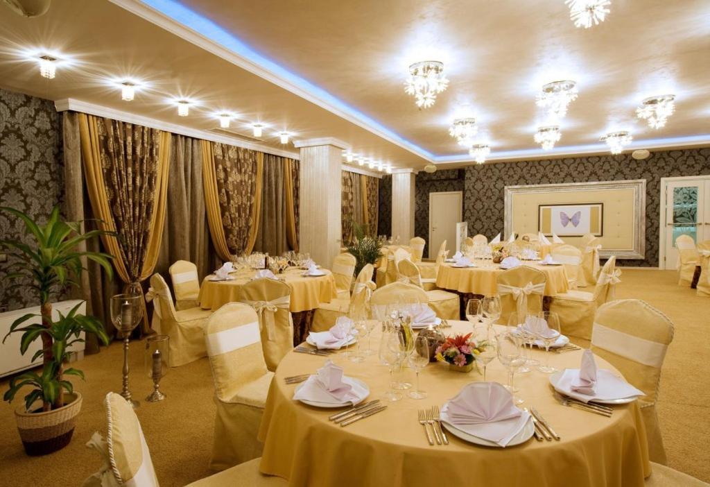 Spa Hotel Persenk Devin Ngoại thất bức ảnh A banquet hall