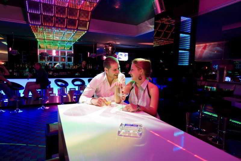 Spa Hotel Persenk Devin Ngoại thất bức ảnh The bar at the nightclub